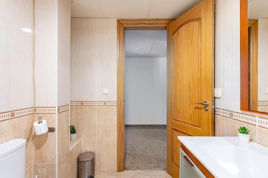 Amplio Piso Para Disfrutar Del Centro De Malaga Con Parking Gratuito Luaran gambar