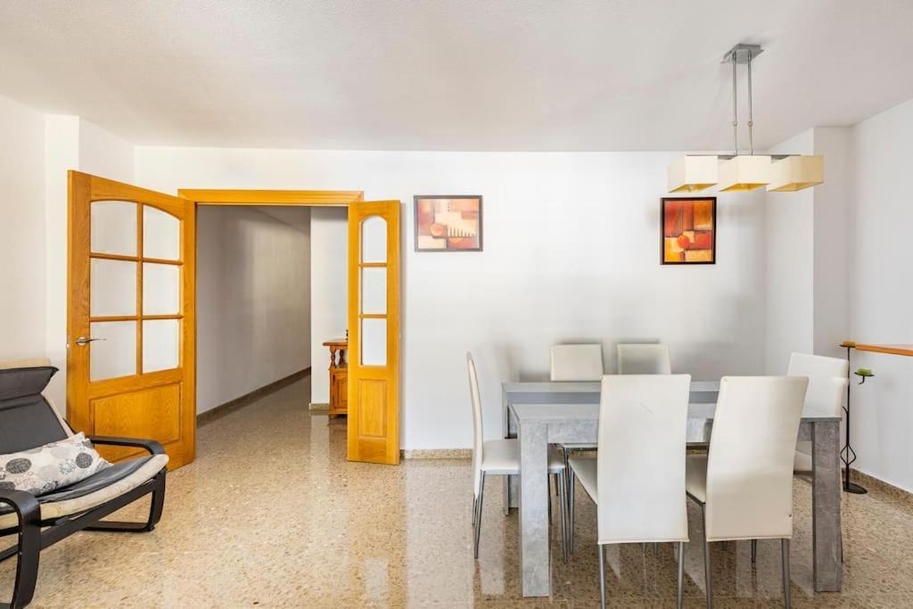Amplio Piso Para Disfrutar Del Centro De Malaga Con Parking Gratuito Luaran gambar
